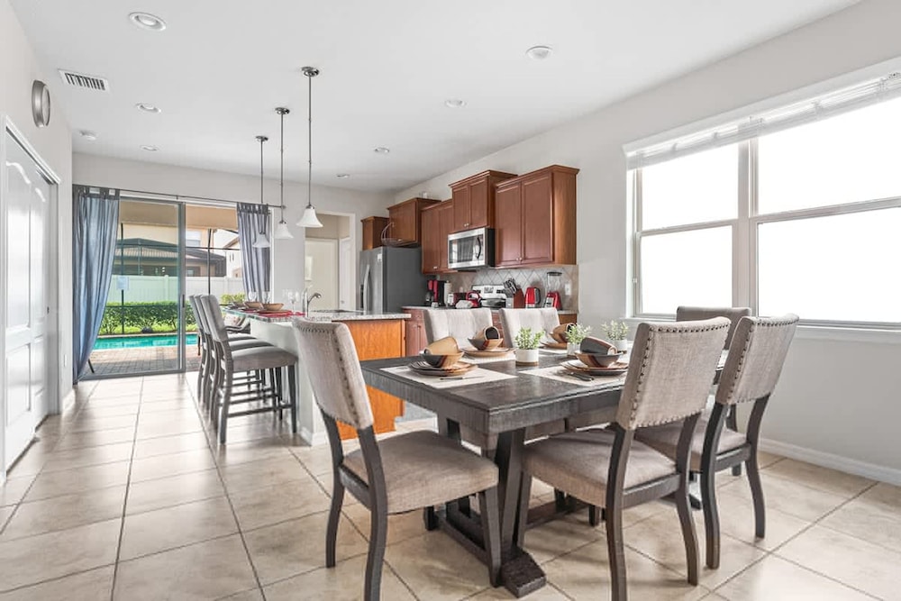 Pet Friendly Amazing 5 BR Sleeps 10 Ww2116