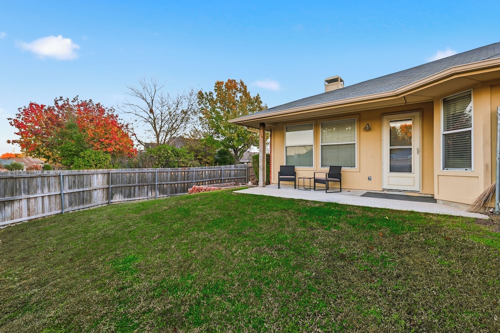 Lux Cozy 5B2B Home for Families