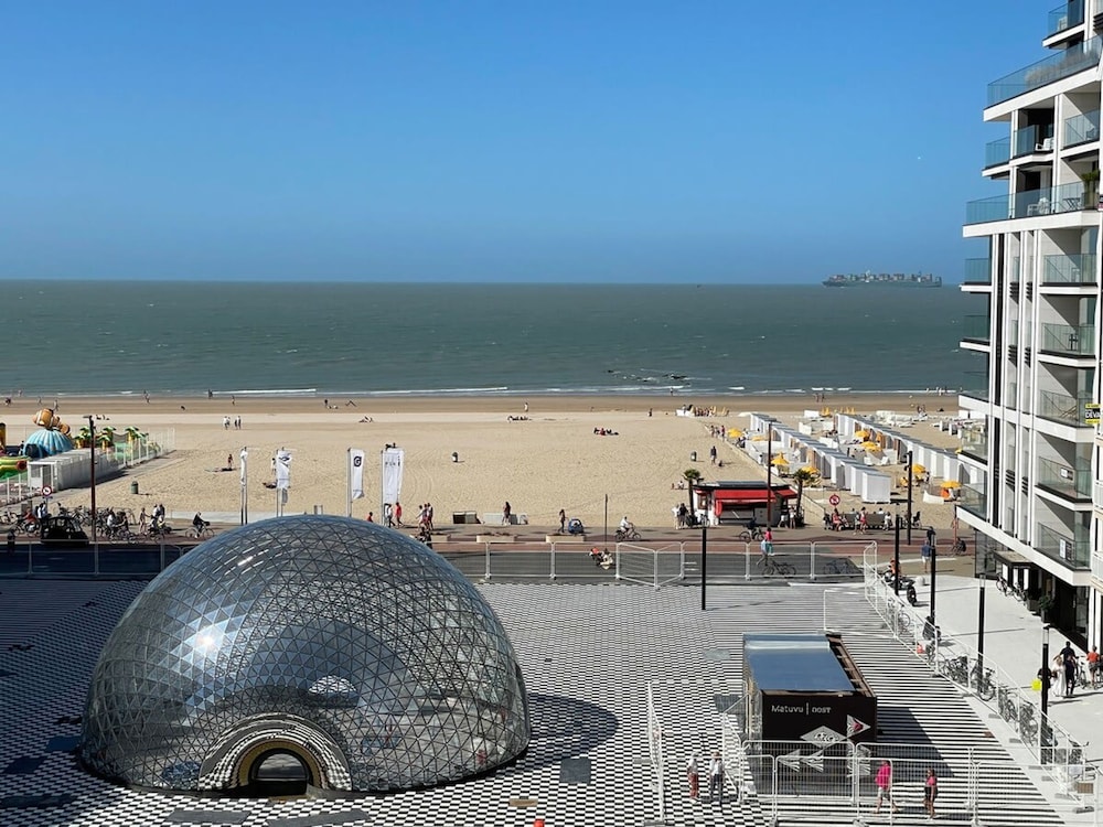 Renovated Apartment With sea View and Parking
