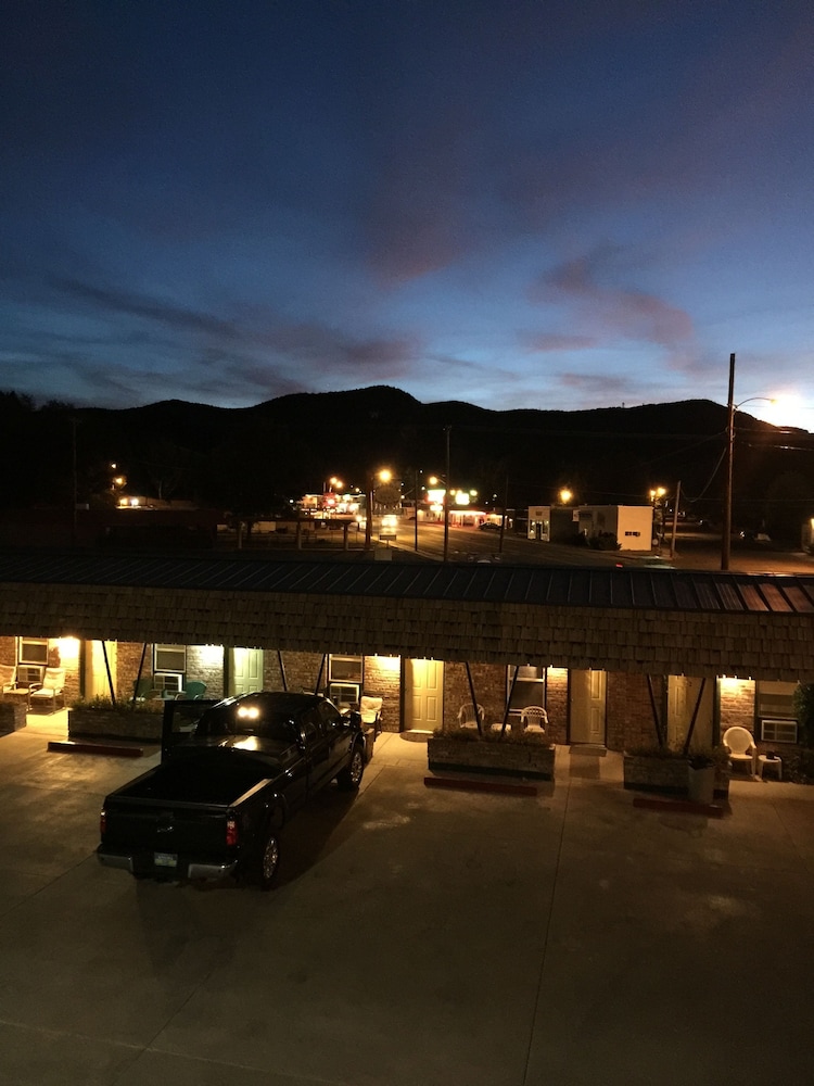 Rustic Inn Motel