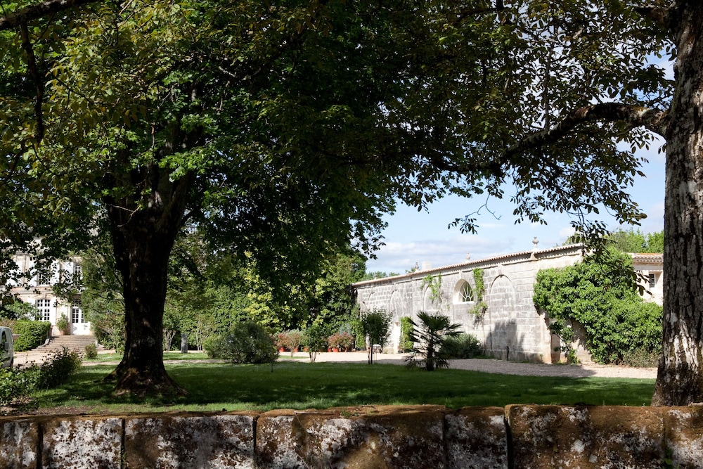 Château Latour Segur Suites & Spa