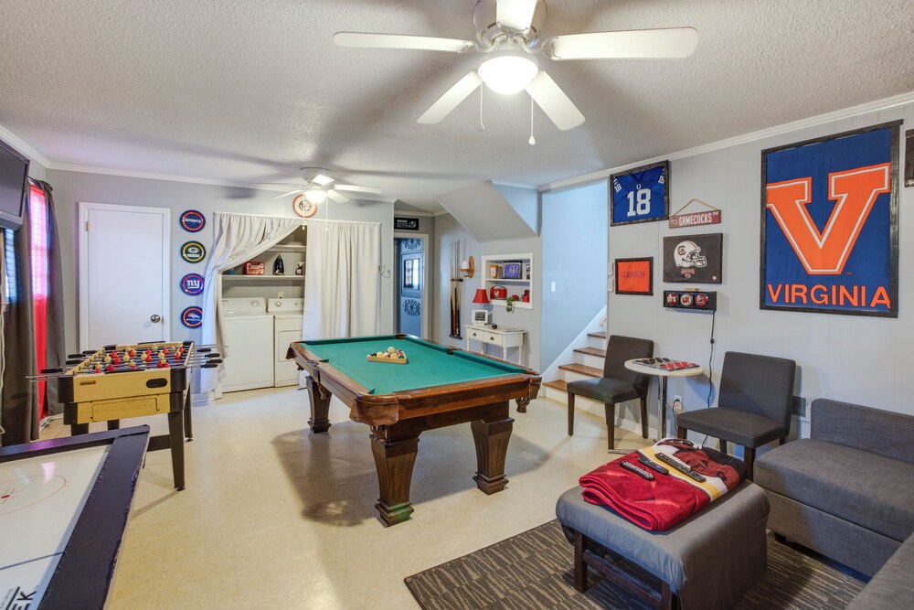 2 Mi to Downtown Columbia: Home w/ Theater Room!