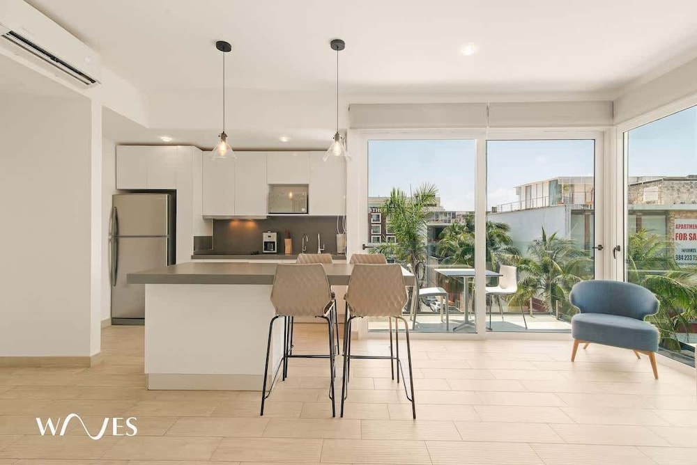 1 Br. W/5th Avenue View Steps From the Beach