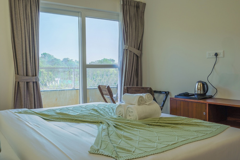 Alaya Stays Veera Marina 3 BHK Apartment