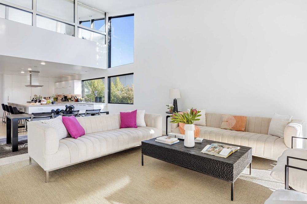 Kings Road West Hollywood Luxury Pool, Views, Firepit, Modern Design