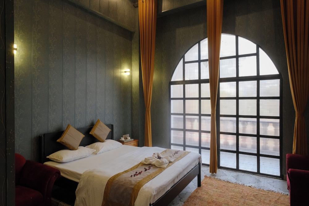 Qila Hotel