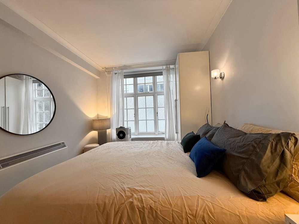 Cosy Mayfair Hideout on Prestigious Street