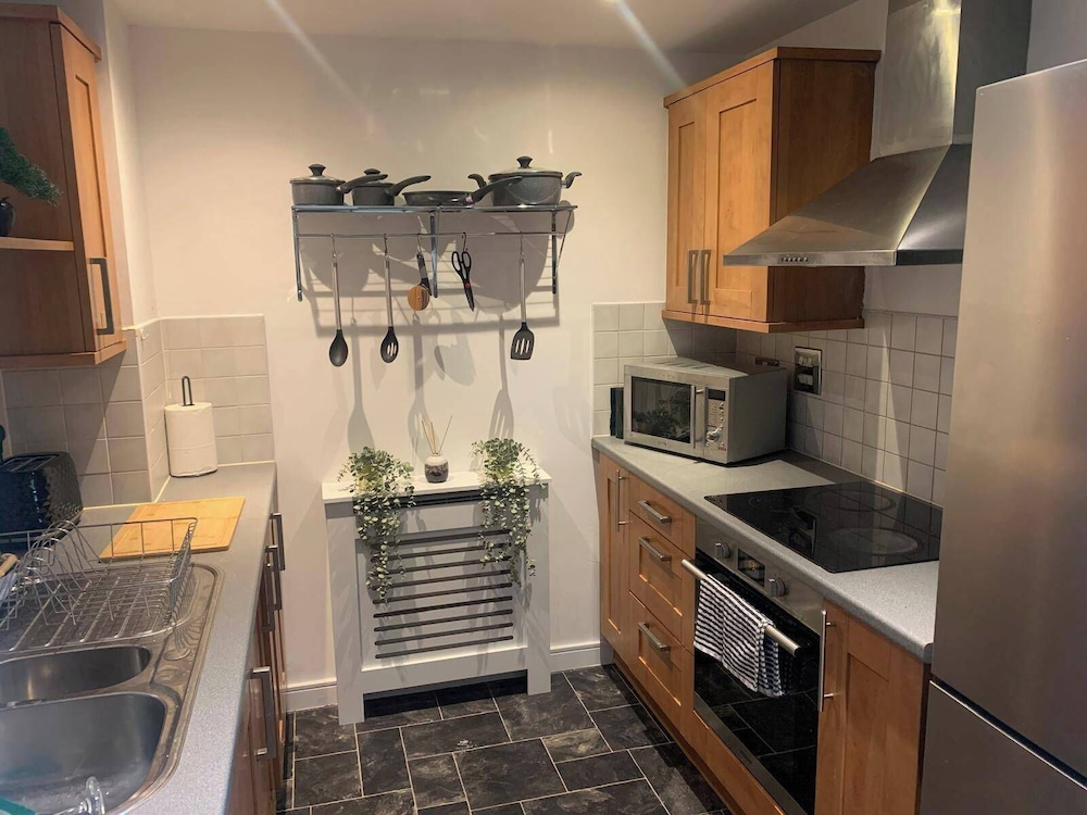 Central Liverpool Apartment-sleeps 6-free Parking
