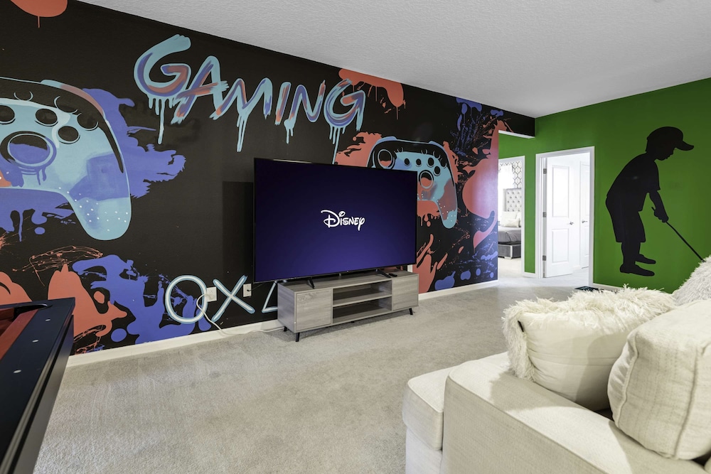 Family Villa w Pool Games n Themed Rooms
