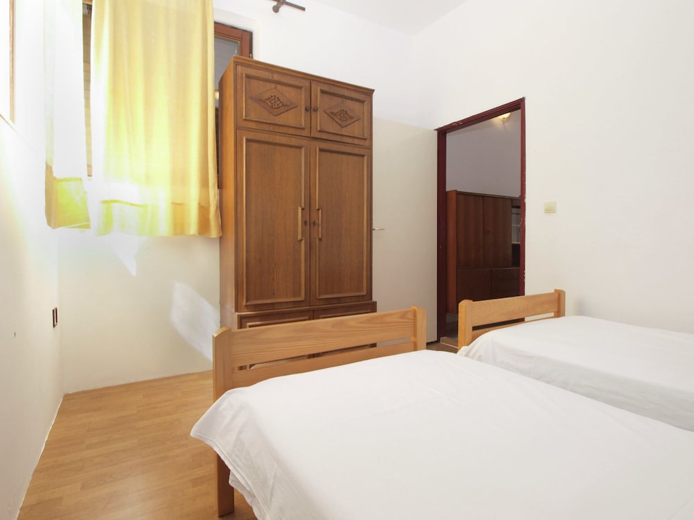 Apartment 695 view 2