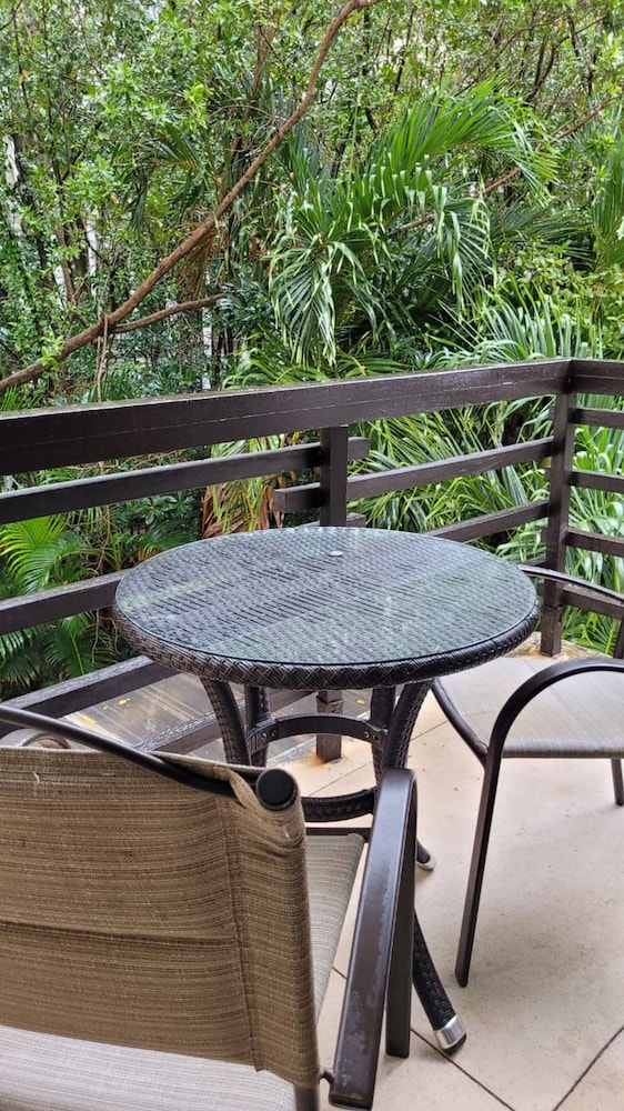 Very Good Vibes Apartmen in Pdc, Steps From Beach