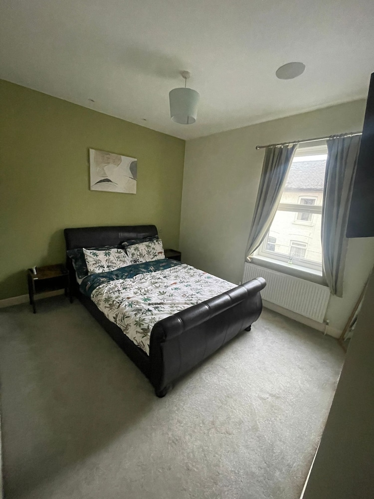 Impeccable 3-bed House in York photo 3