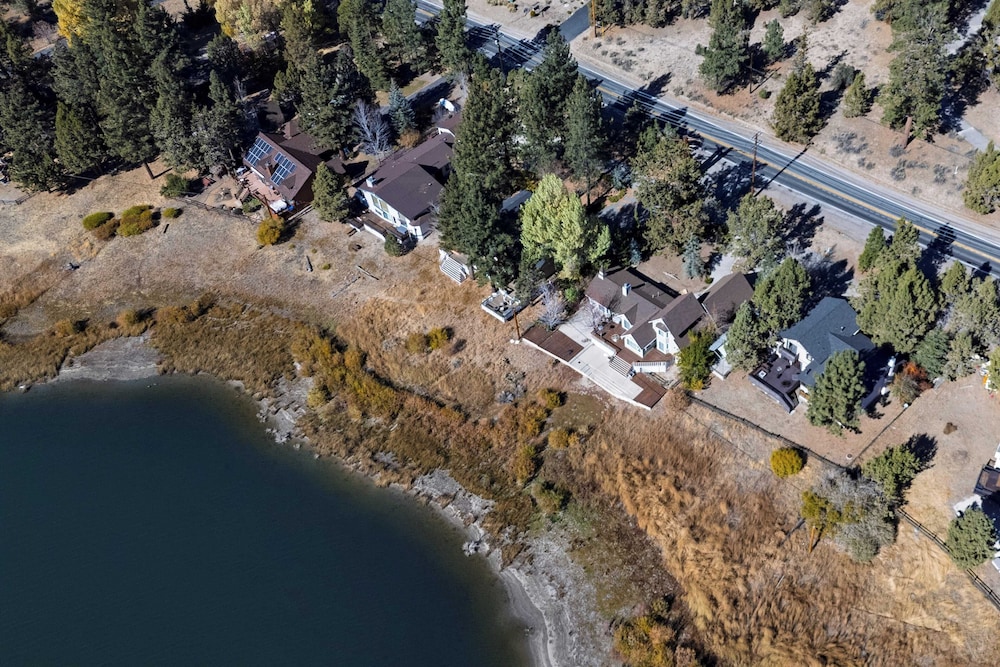 Viewtopia by Avantstay Lakefront Views + Hot Tub