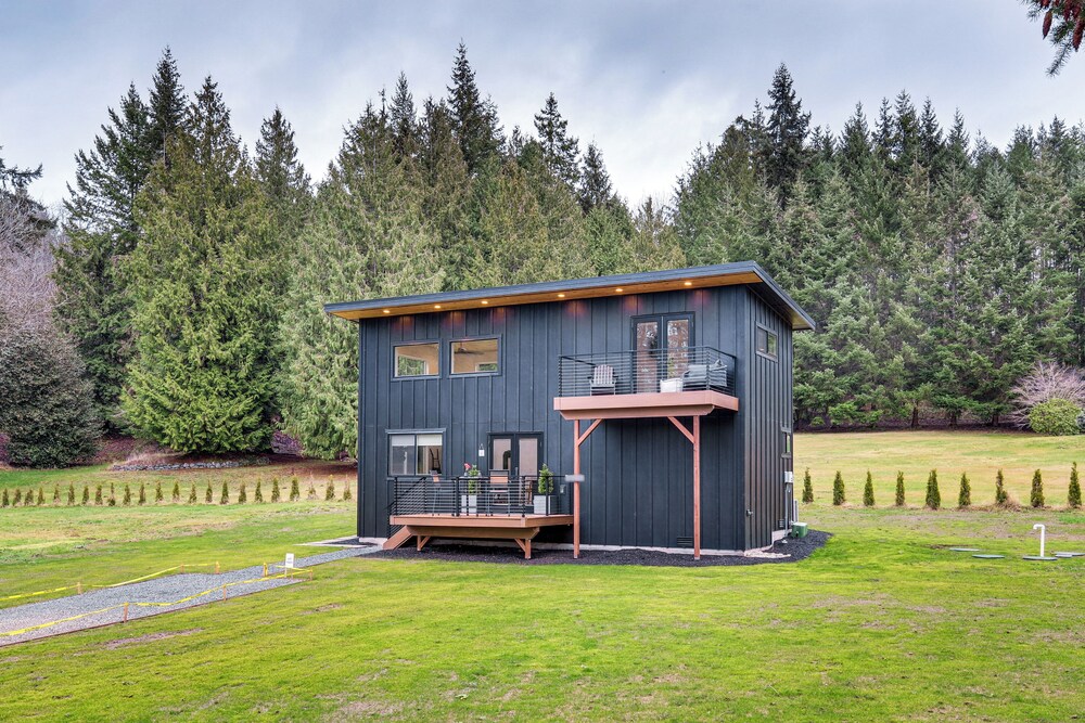 2 Mi to Warm Beach: Family Gem w/ Views