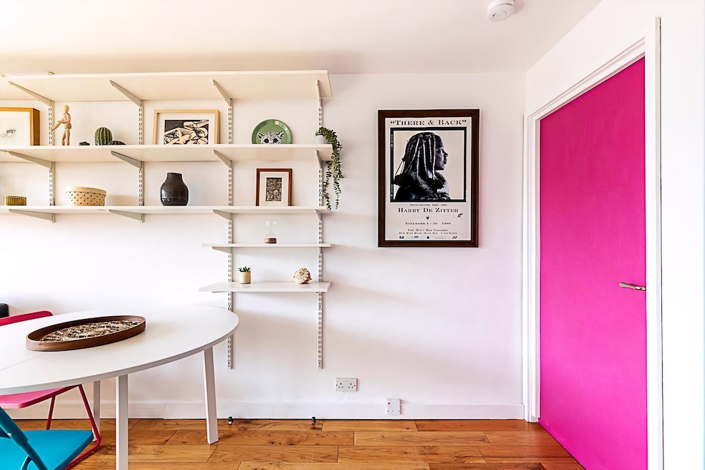Bright Flat For 2 in Dartmouth Park