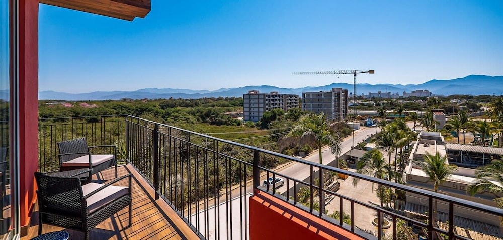 Equipped 3BR House - Pool - Gym - 5 min to Beach