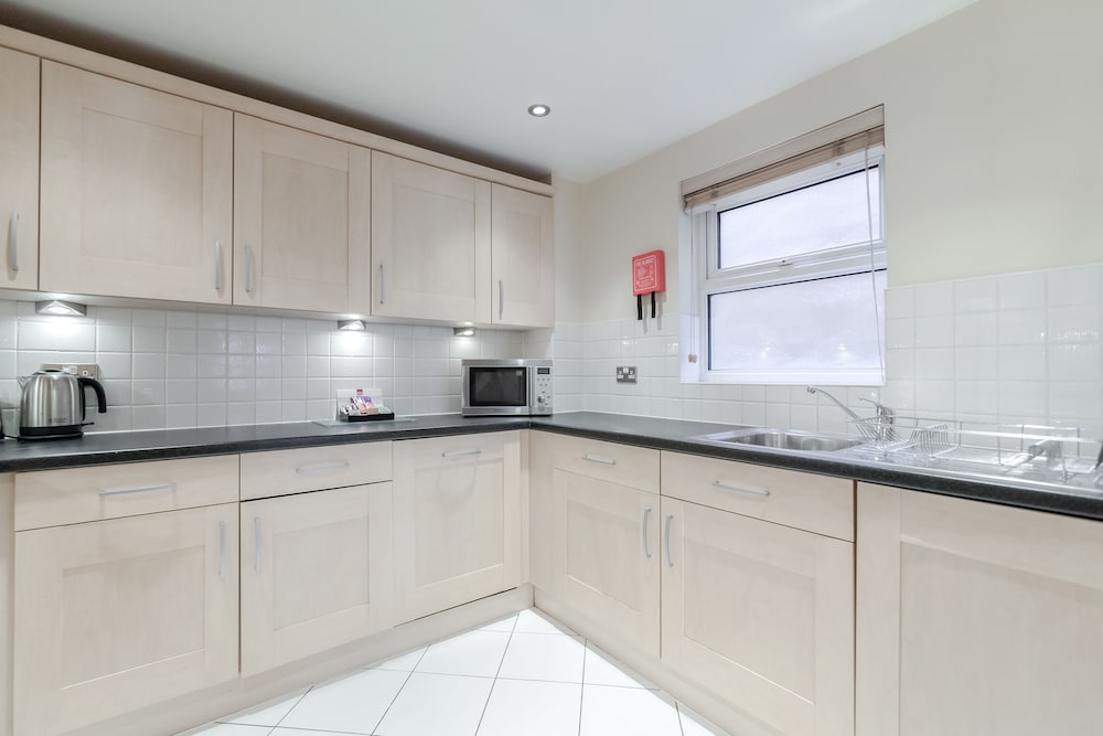 Guildford Vacations - Roomspace Apartments-Courtyard Guildford - Property Image 9