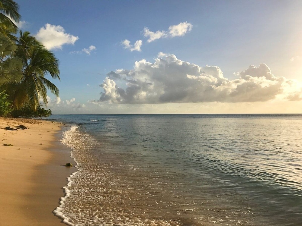 Charming 2-Bed Cottage By Beach by BSL Rentals