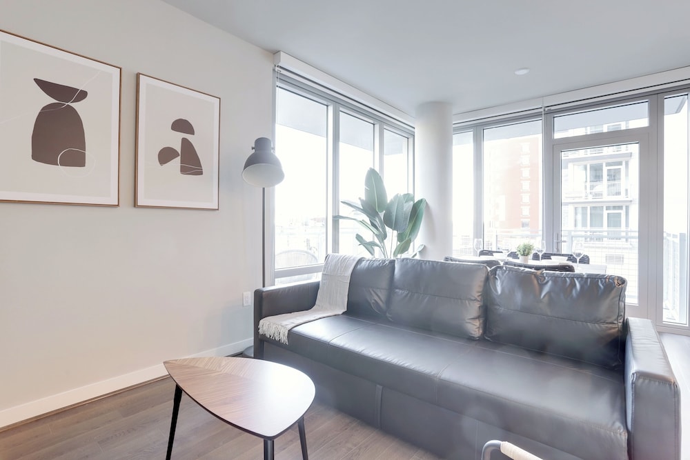 Stylish Apartment Steps from the Metro