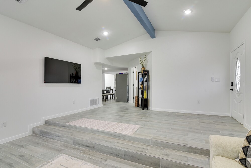 3 Mi to Bolivar Beach: Quiet Condo w/ Balcony
