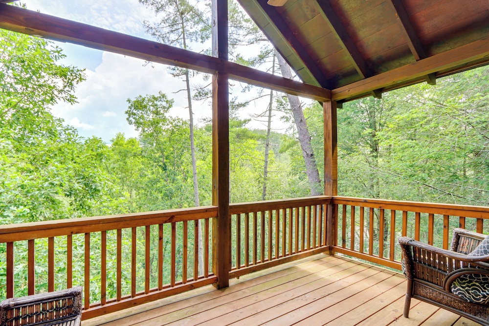 Pet-friendly Resort Cabin 5 Mi to Dtwn Ellijay!