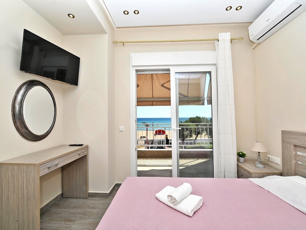 Sabbia Seafront Apartment 3 by Rentalspro