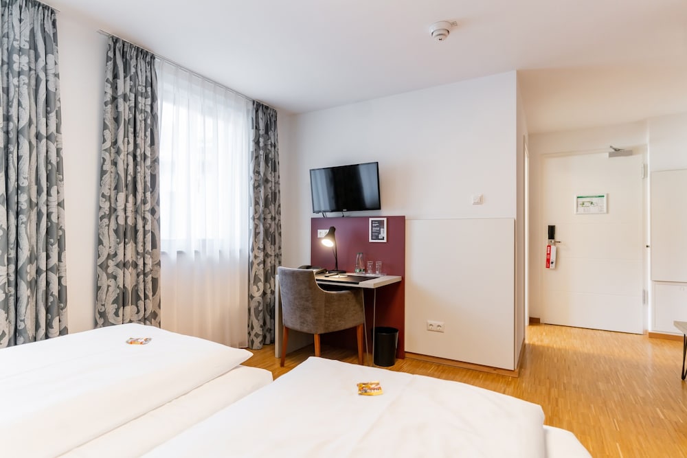 Altstadthotel Grauer Wolf - Property Image 2