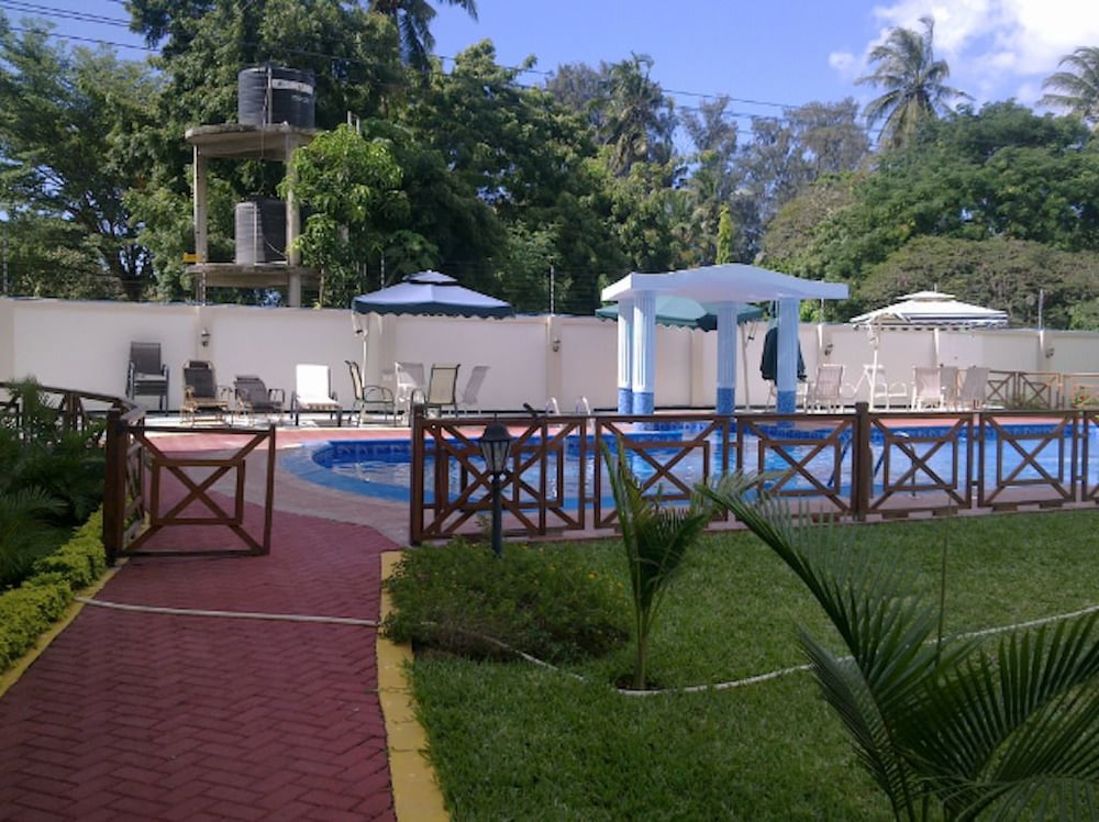 Photo 8