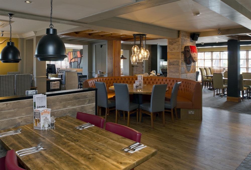 Premier Inn Frome 4