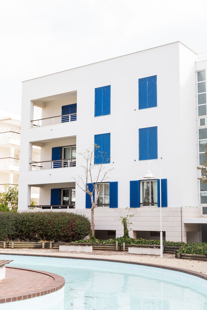 B06 - Top Floor Marina Club 2 Bed Apartment by DreamAlgarve