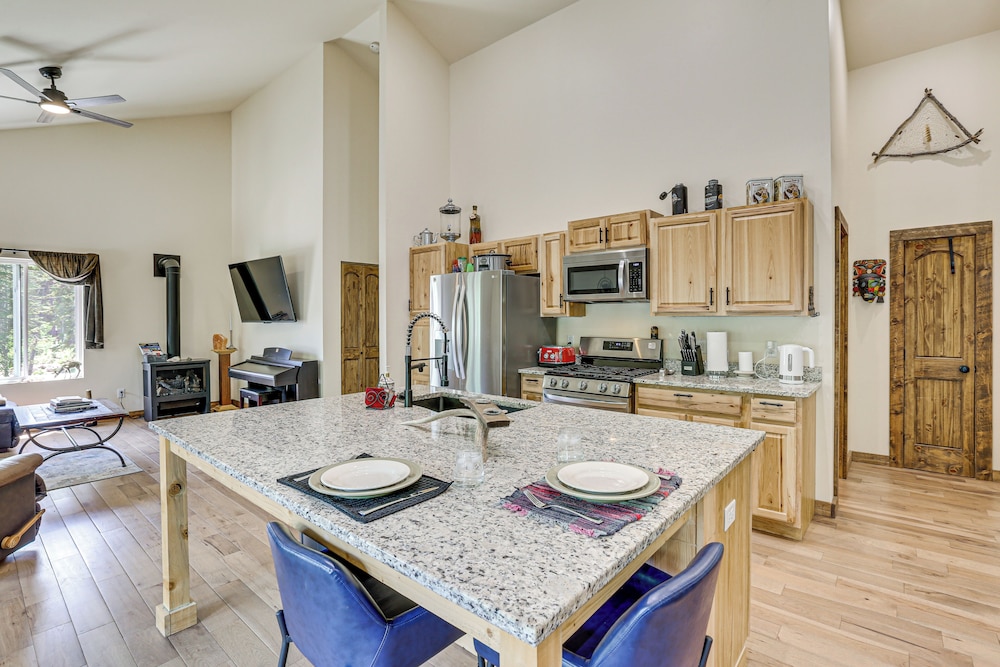 Private Hot Tub & Mountain Views: Duplex in Salida