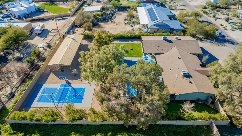 Scottsdale s Largest Hot Tub Davenport Ranch Estate