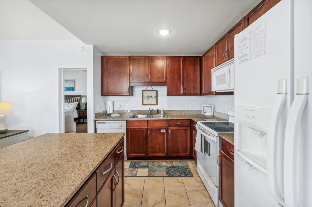 Seaside Harmony Stunning High-rise Resort Condo!