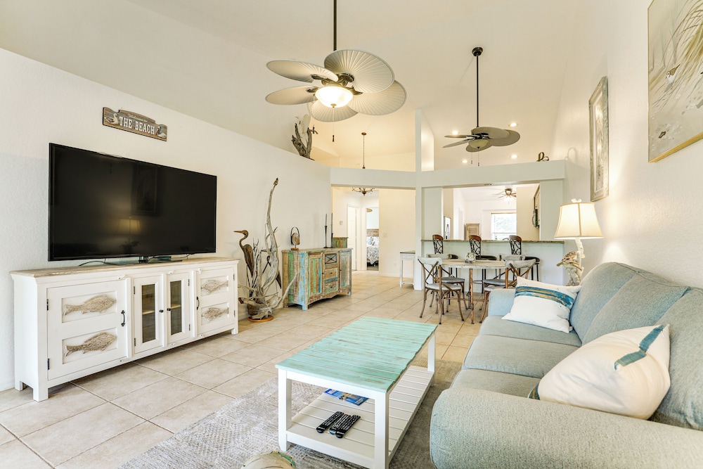 5 Mi to Naples Beach - Getaway w/ Screened Lanai!