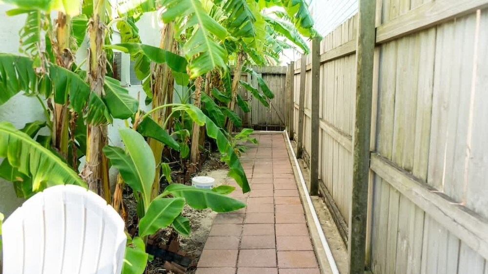 Fun Retro Island Vibe Sleeps 17 Beach 1 Block 4 Bedroom Home