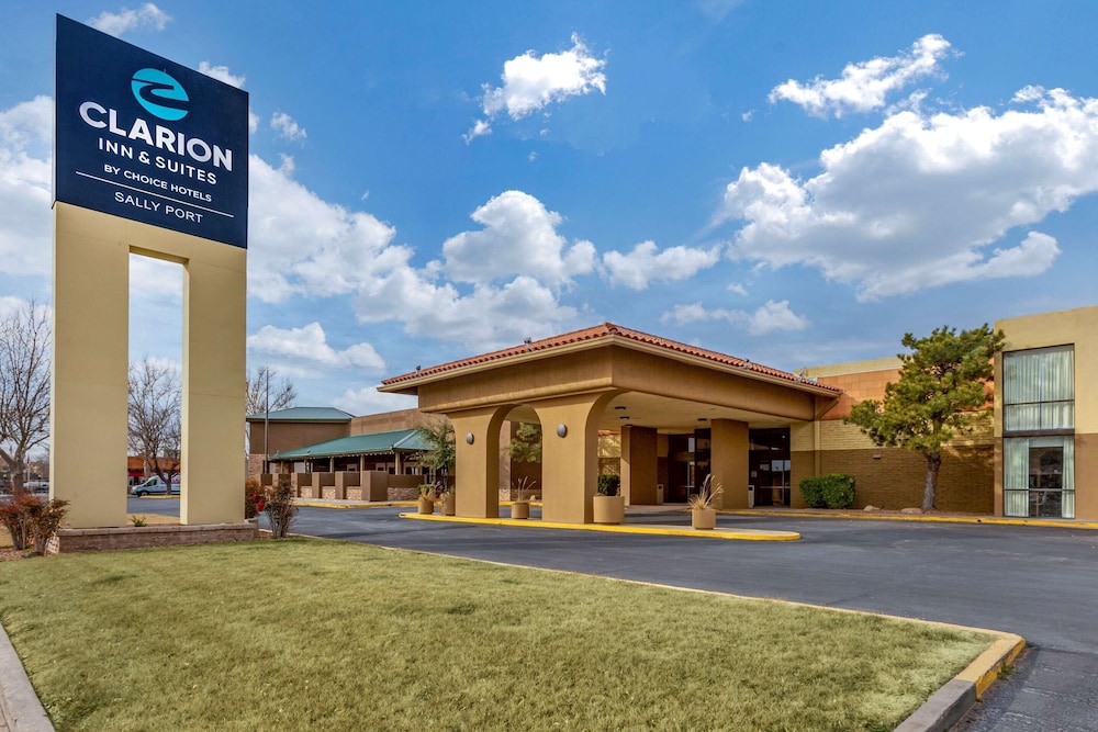 Roswell Vacations - Clarion Inn  Suites - Property Image 1