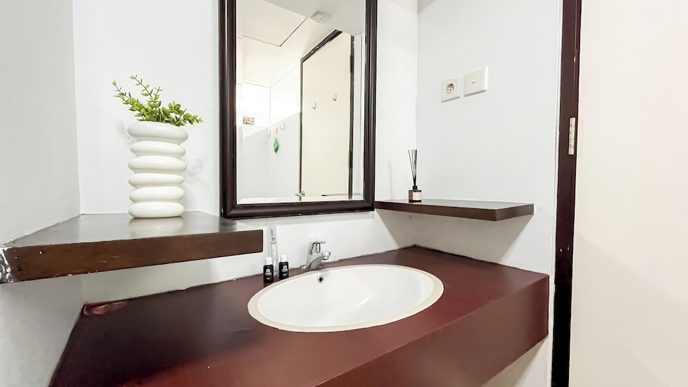 Homey Studio At Sahid Metropolitan Apartment