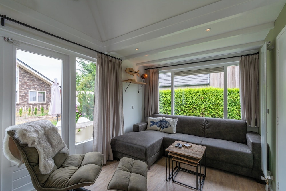 Duinland 50 Holiday Home for 4-people Near Beach