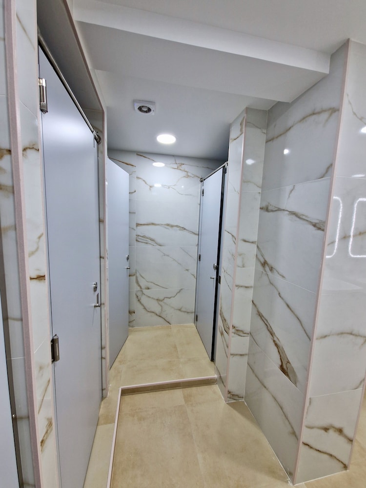 Velvet Hostel Business