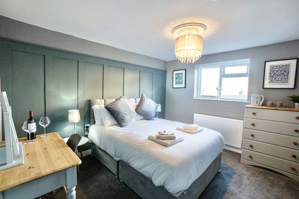 Newly Renovated Apartment in Scarborough view 2