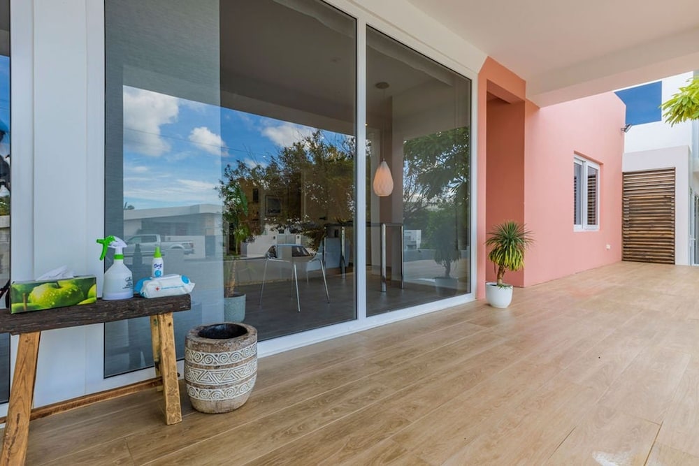 Boca Catalina 2 Boca Catalina Modern 2bd-2bath-steps to Beach