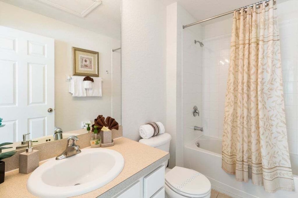 Windsor Hills Getaway: 3br, Pool, Near Disney 3 Bedroom Townhouse