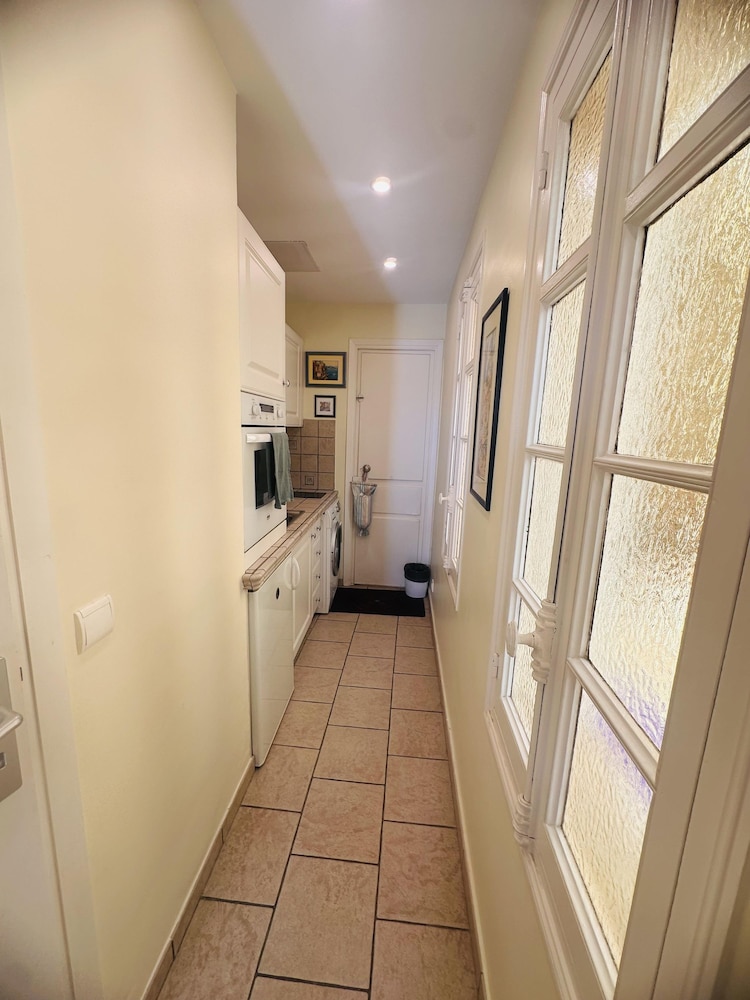 Very Charming Studio Apartment on Port in Cannes a Short Walk to Palais With Aircon and Internet - 411