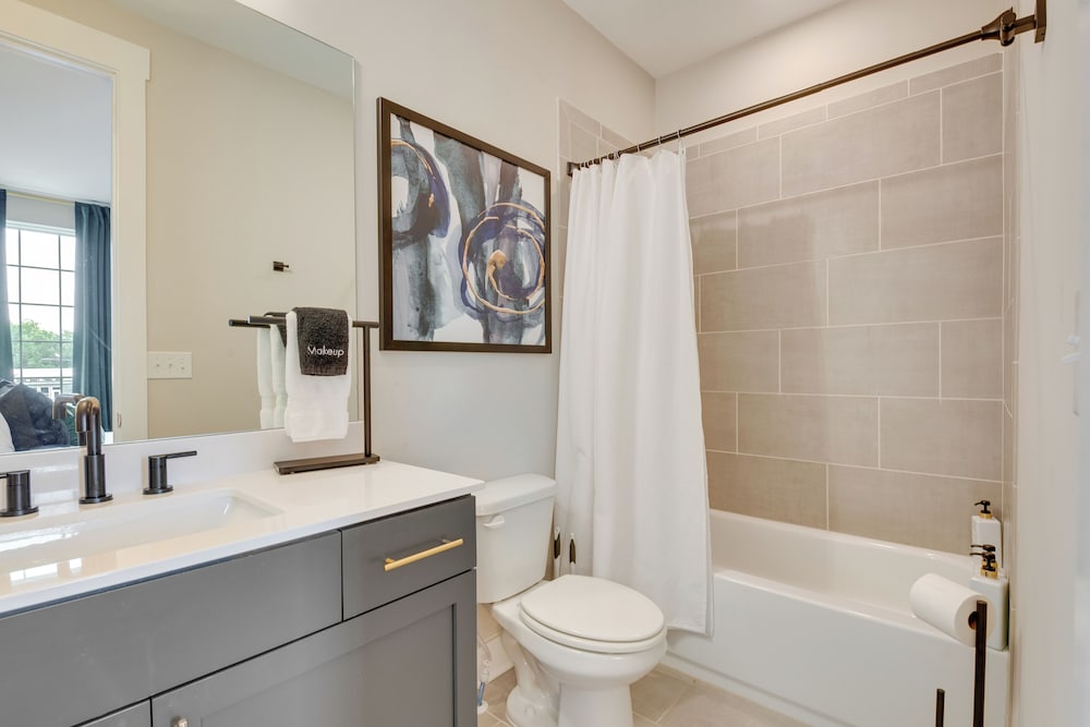 Chic Atlanta Vacation Rental ~ 1 Mi to Downtown!
