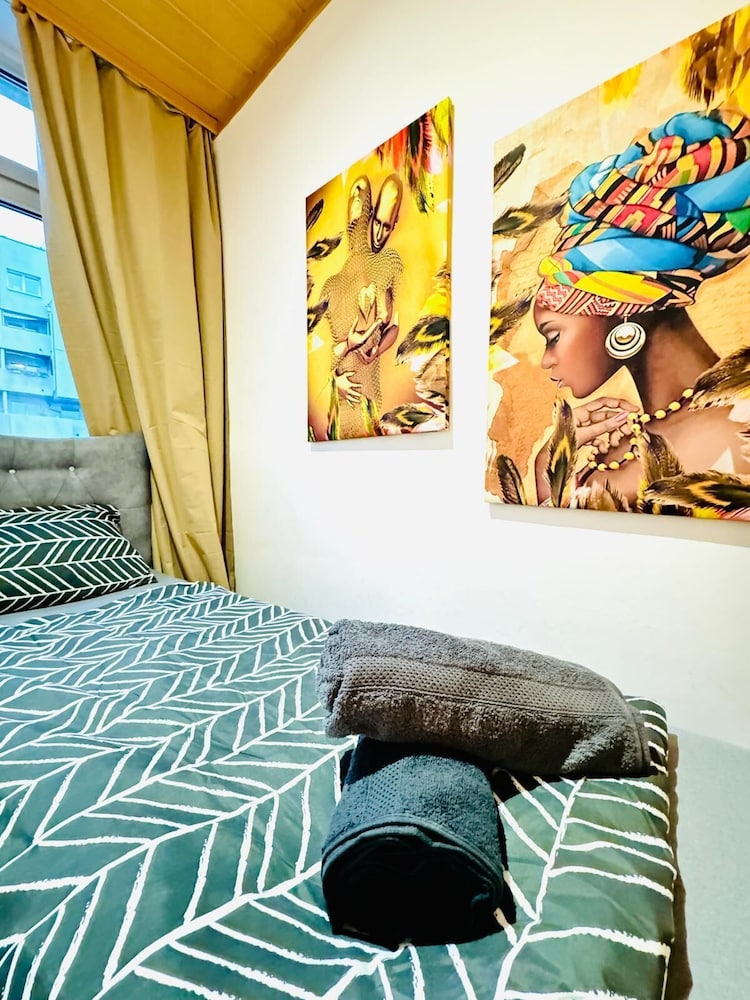 Cozy 4BR Apt for 12P Near FAC Platz