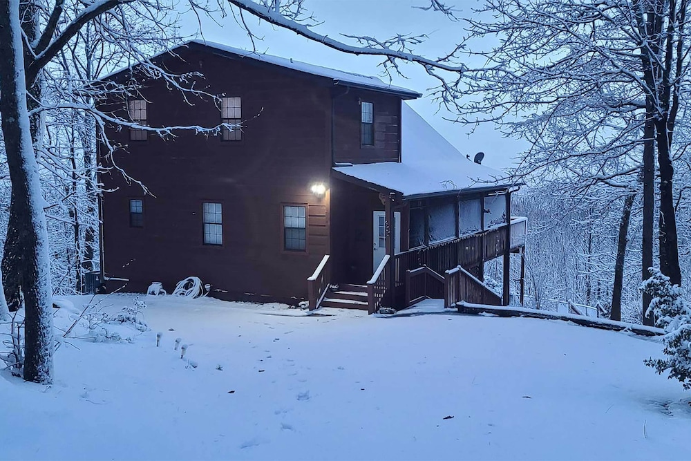 Pool, Hot Tub & Mountain Views: Cleveland Cabin view 5