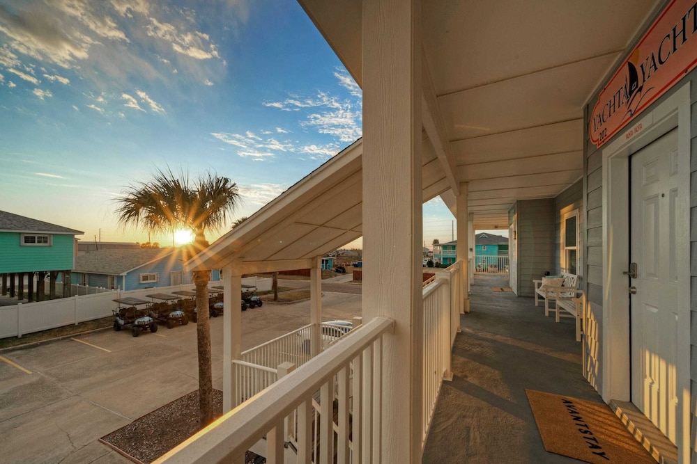 Sleeps 16 w/ Pool + Minutes to Beach Costa Bahia - 2 Condos