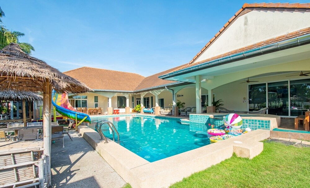 Pool Villa for Families and Party