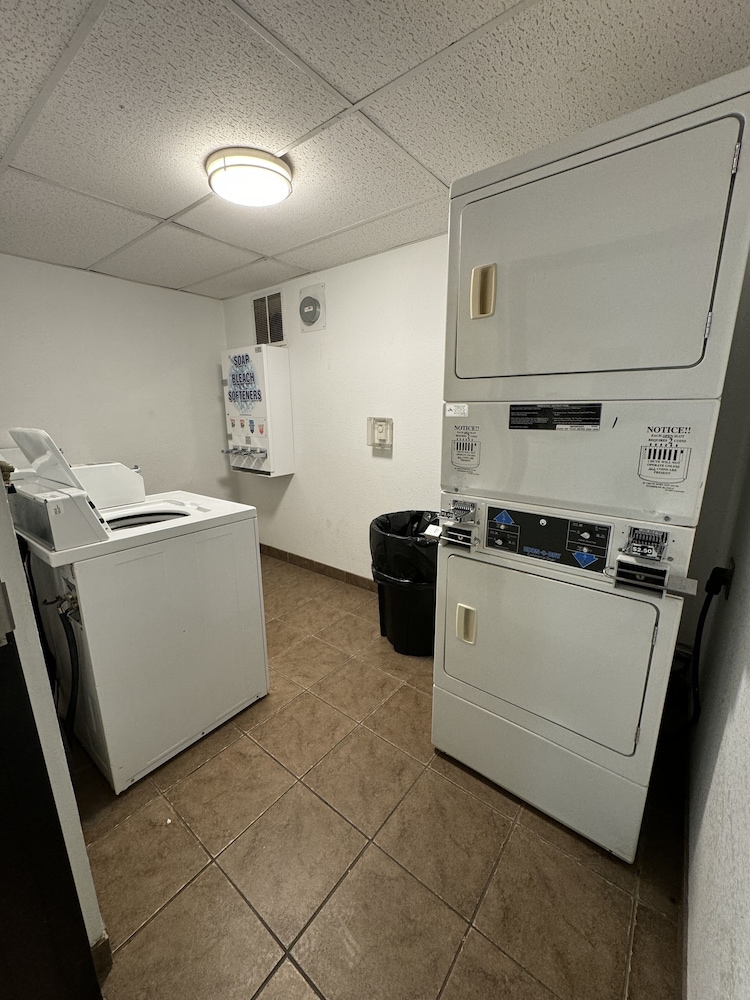 Econo Lodge - Property Image 14