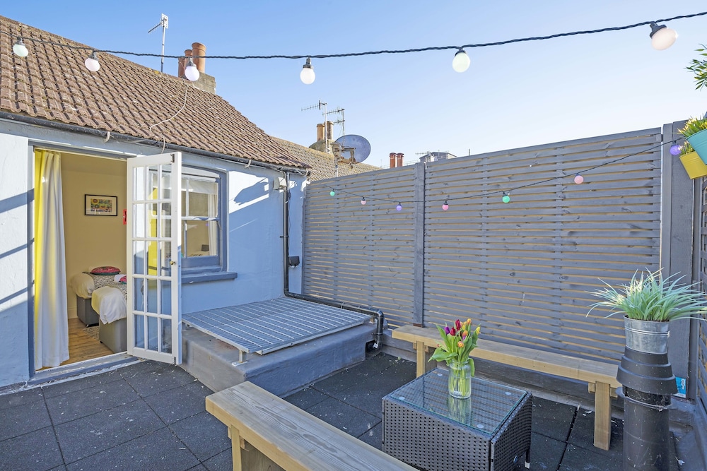 Sunny Cottage | By My Getaways | Free Parking